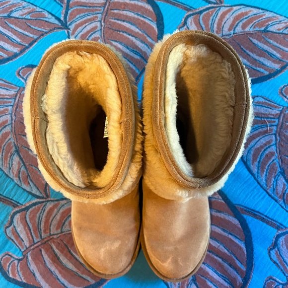 UGG Chestnut Boots - Picture 3 of 6